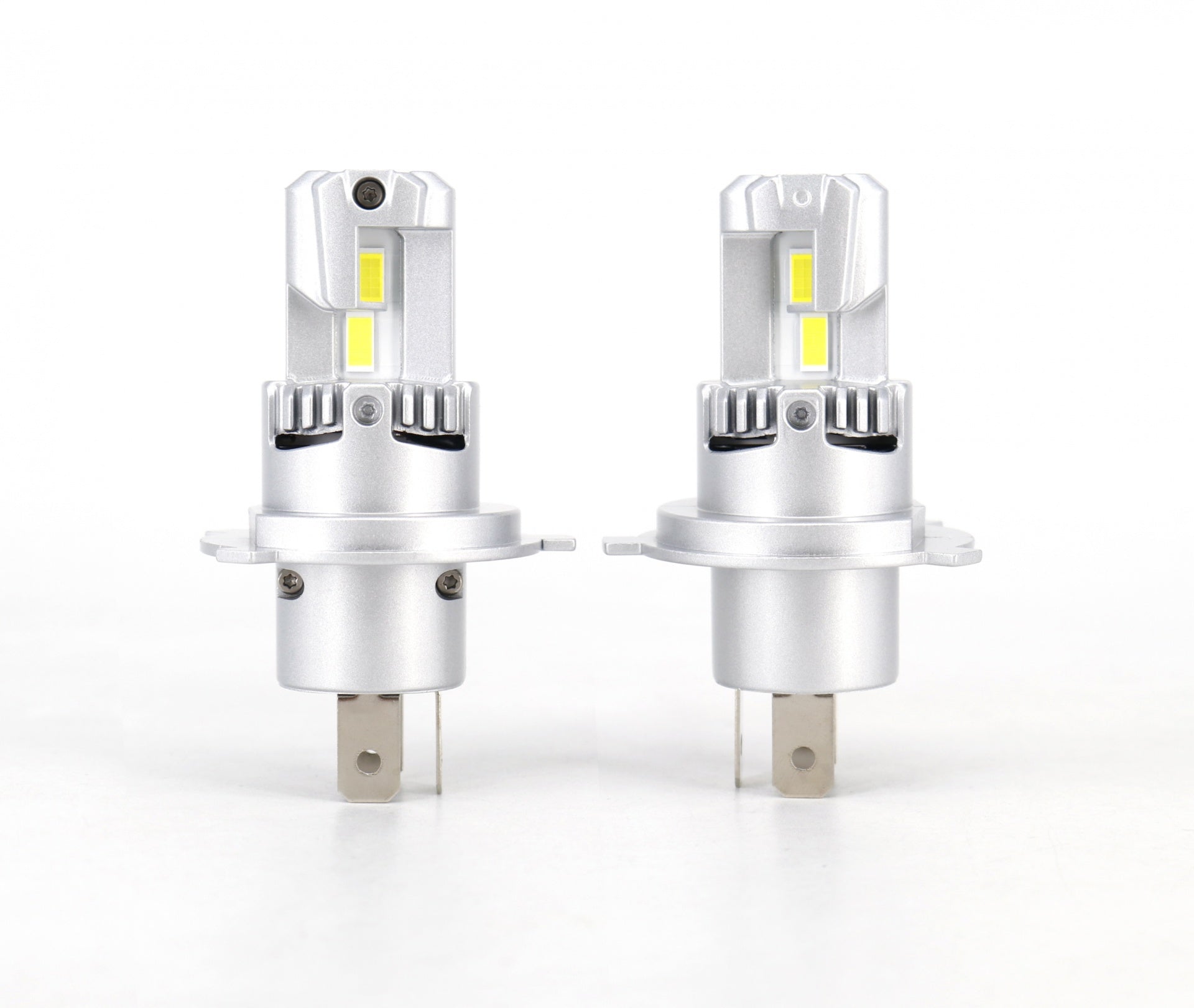 Комплект от 2 броя Умалени Мини Лед Led Диодни Крушки E4P H4 Х4 12V 50W 15000lm за Автомобил Мотоциклет Трактор Камион Бус и др.