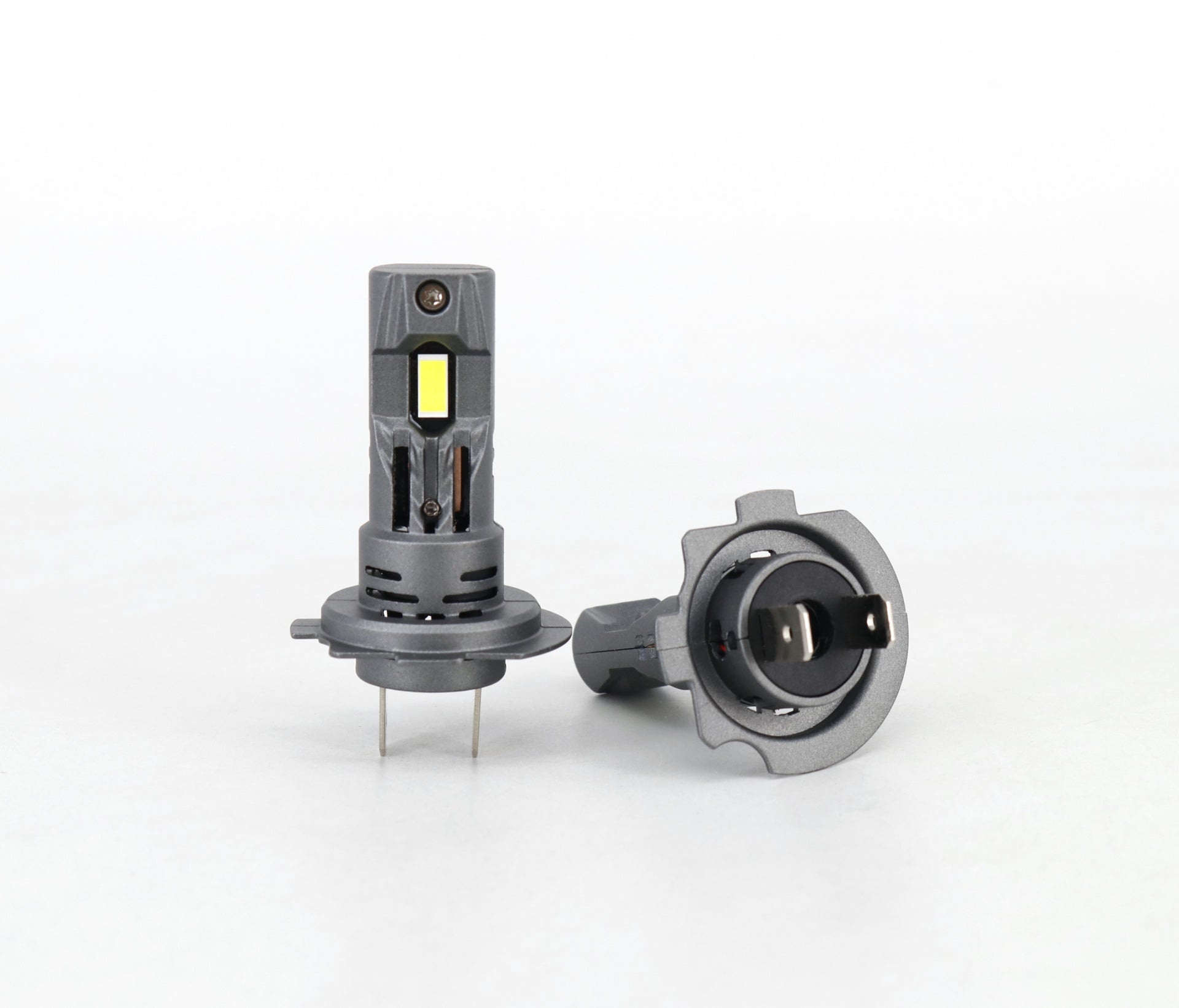 Комплект от 2 броя Умалени Мини Лед Led Диодни Крушки E4S H7 H18 Х7 Х18 12V 50W 15000lm за Автомобил Мотоциклет Трактор Камион Бус и др.