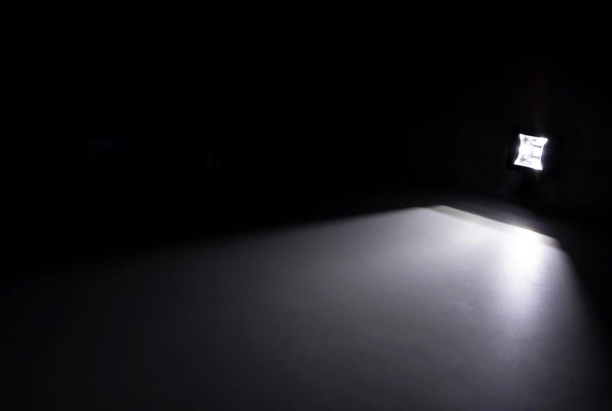 Комплект от 4 броя Лед LED Халогени Лампи с окабеляване Бяла Flood + Оранжева DRL Светлина 12V - 24V за Off Road 4X4 SUV джип мотор автомобил камион градина и др.