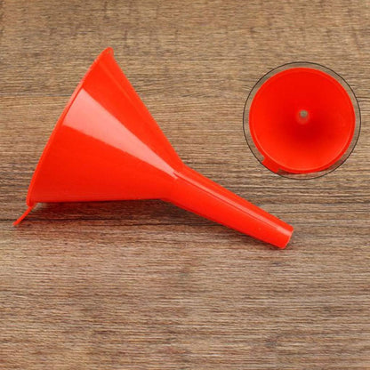 Комплект от 4 броя червени пластмасови фунии за прехвърляне на течности като гориво вода масла и др.