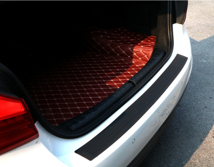 Защитна гумена лента прокетор за задната броня и багажник Черна 104 СМ х 78 ММ