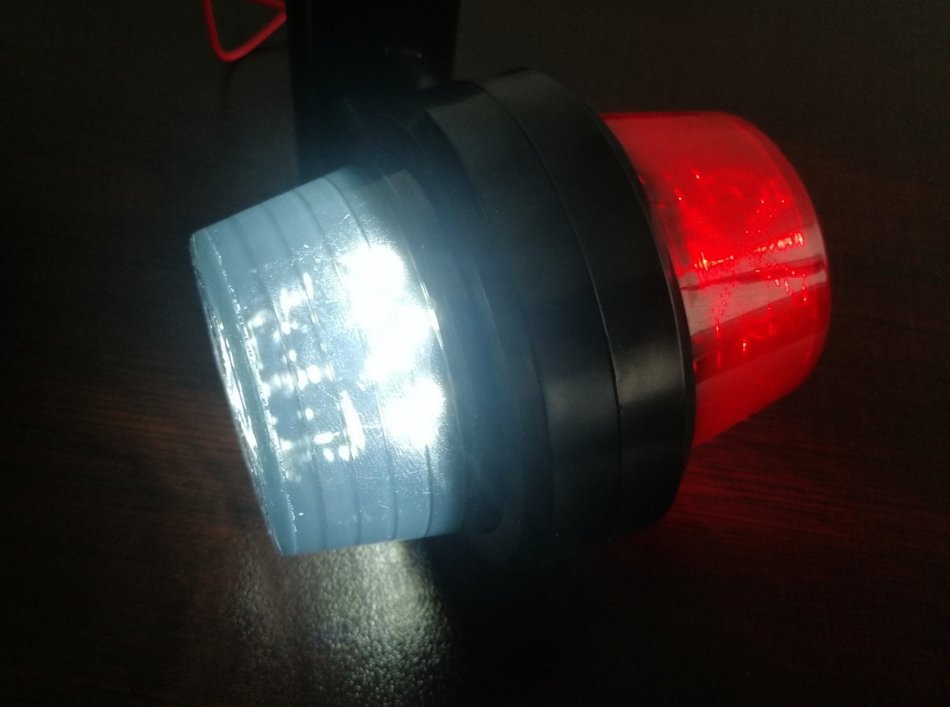 Комплект от 2 броя 12-24V ЛЕД LED Диодни Странични Маркери Рогчета Светлини Опушено Стъкло За Камион Ремарке Каравана Кемпер АТВ бяло - червено