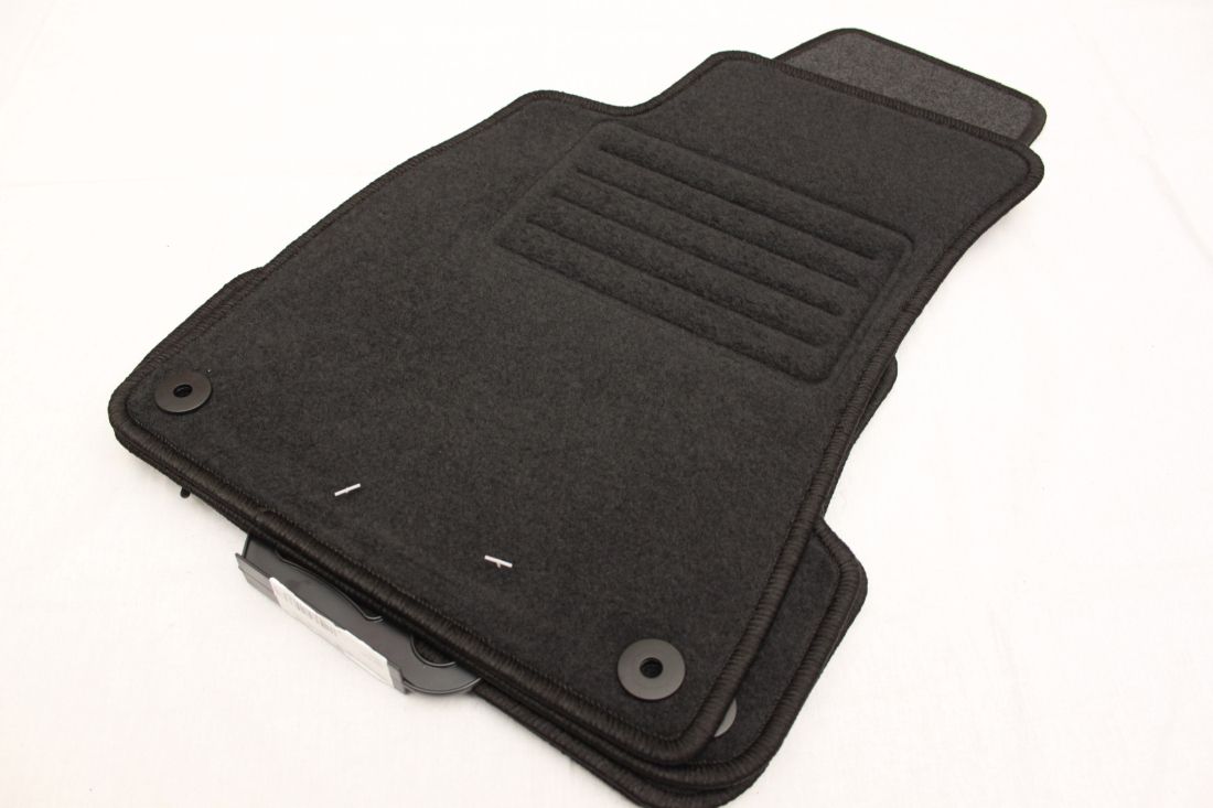 Немски мокетни стелки за Audi A4 (B6/B7) - (2001-2007) - PETEX