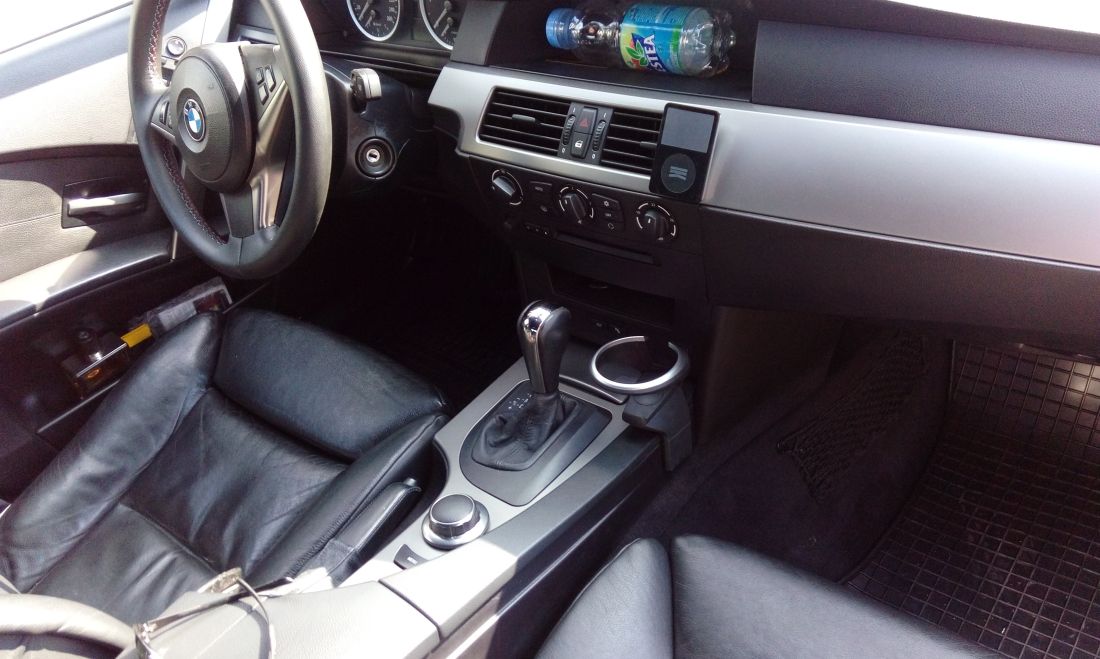 Поставка за чаши за BMW E60 / E61 - до скоростния лост