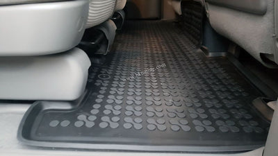 Гумени стелки Rezaw-Plast тип леген за KIA Carnival II 2005+ – с 5 места