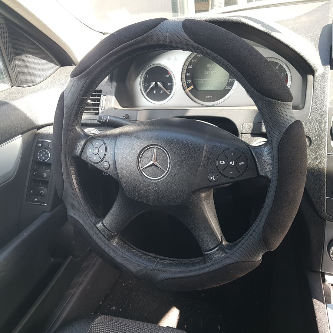 Калъф за волан от еко кожа 38см - Race - черен цвят