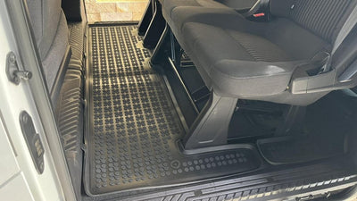 Гумена стелка Rezaw-Plast тип леген за Ford Tourneo Custom 2013+ – втори ред седалки