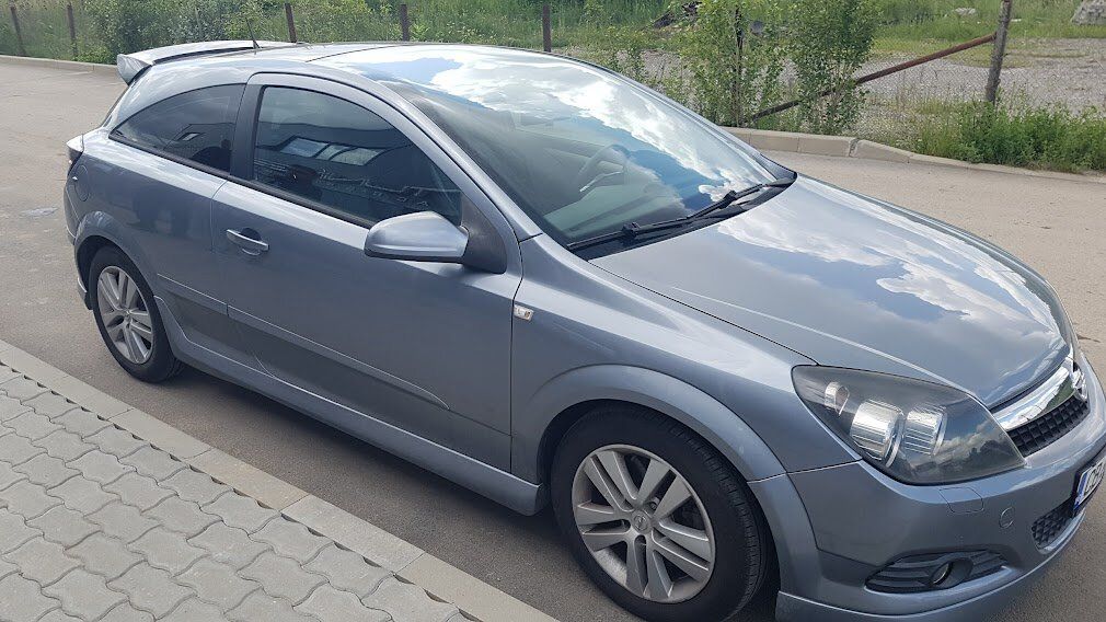 Спойлер антикрило за Volkswagen Golf 5 (2003-2008) GTI / Opel Astra H (2004-2008) GTC - черен гланц