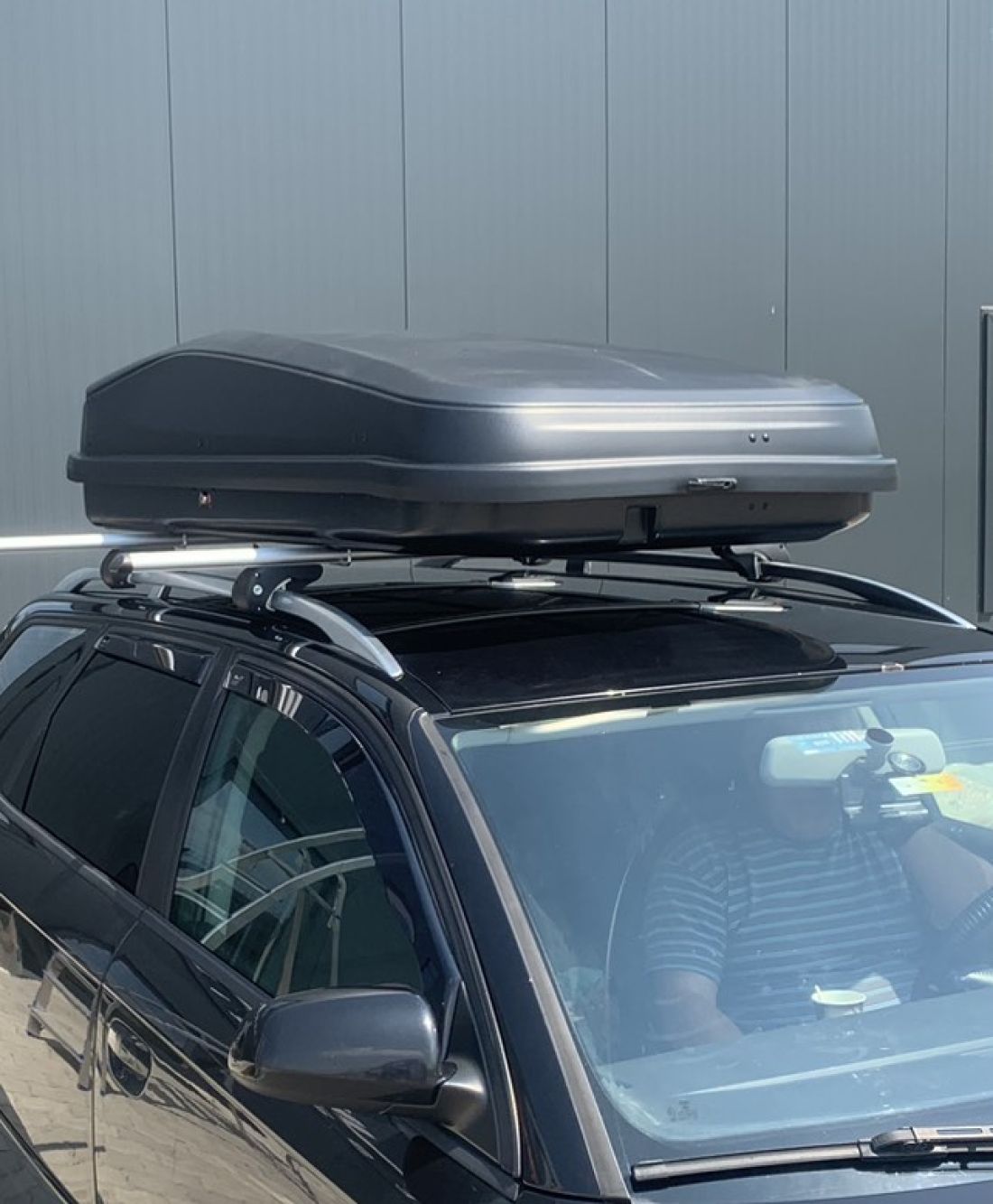 Автобокс Junior Easy 180x94x39cm с 85 mm крепежи, с ключ, 530 литра - черен