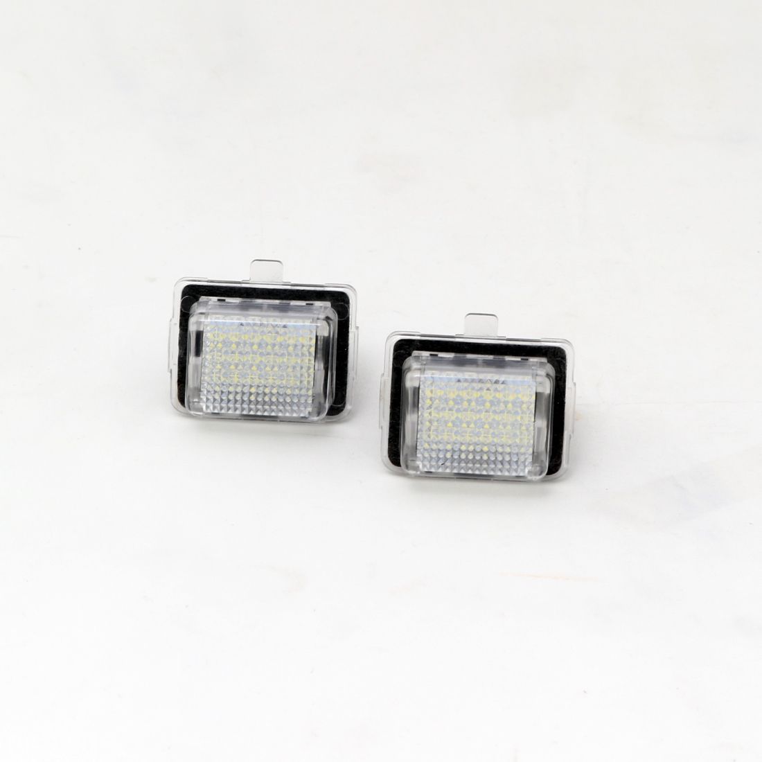 Плафони за задния номер за Mercedes W204 / W212 / C207 / W221 - с оригинална букса, 44x30 mm